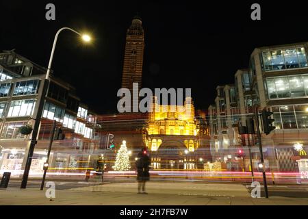 London, Großbritannien, 22nd. November 2021. Außenansicht der Westminster Cathedral, vor einer Totenmesse für den Abgeordneten Sir David Amess am Dienstagmorgen. Der zweite Gottesdienst für Sir David wird es Parlamentariern ermöglichen, nach einem privaten Begräbnis für Familie und Freunde in Southend-on-Sea teilzunehmen. Kredit: Elfte Stunde Fotografie/Alamy Live Nachrichten Stockfoto