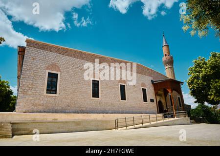 Außerhalb der Alaeddin-Keykubad-Moschee (Cami) in der Türkei von Konya. Fassade der alten und alten Seldschuken Empire-Architektur Stockfoto