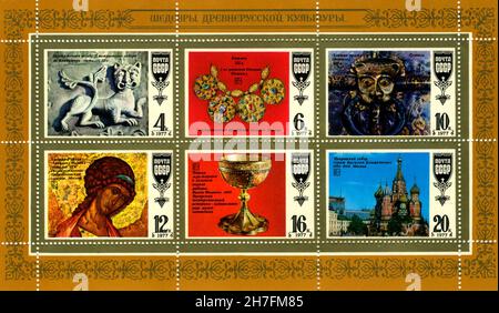 RUSSLAND - UM 1977: Eine in Russland gedruckte Briefmarke zeigt die Meisterwerke der alten russischen Kultur. Stockfoto