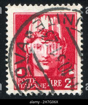 ITALIEN - UM 1929: Stempel gedruckt von Italien, zeigt Kopf einer Frau, die Italien symbolisieren, um 1929 Stockfoto