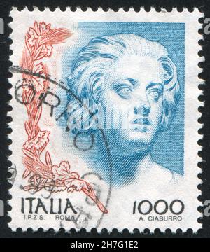 ITALIEN - UM 1998: Briefmarke gedruckt von Italien, zeigt Skulptur von Constanza Buonarelli von Gian Lorenzo Bernini, um 1998 Stockfoto