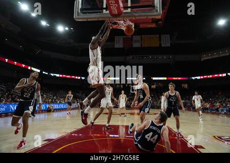 Der südkalifornische Trojaner Chevez Goodwin (1) lässt den Ball während eines NCAA College-Basketballspiels, Mon Stockfoto