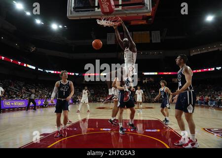 Der südkalifornische Trojaner Chevez Goodwin (1) lässt den Ball während eines NCAA College-Basketballspiels, Mon Stockfoto