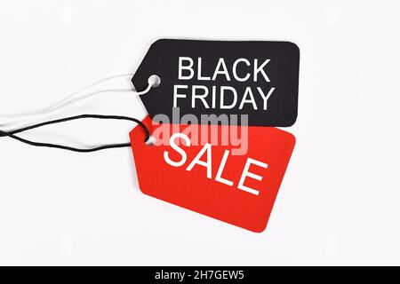 Black Friday und Sale Preisschilder auf weißem Hintergrund Stockfoto