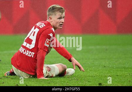 Mainz, Deutschland. 21st. November 2021. Fußball: Bundesliga, FSV Mainz 05 - 1. FC Köln, Matchday 12, Mewa Arena. Jonathan Burkhardt aus Mainz Credit: Torsten Silz/dpa - WICHTIGER HINWEIS: Gemäß den Bestimmungen der DFL Deutsche Fußball Liga und/oder des DFB Deutscher Fußball-Bund ist es untersagt, im Stadion und/oder vom Spiel aufgenommene Fotos in Form von Sequenzbildern und/oder videoähnlichen Fotoserien zu verwenden oder zu verwenden./dpa/Alamy Live News Stockfoto