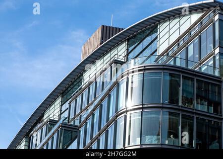 Victoria Westminster London England Großbritannien, November 7 2021, Cardinal Place Victoria Street London Architectural Design Detail of Mixed or Multi Use Retai Stockfoto