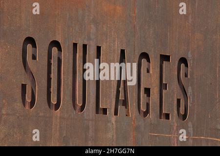 Datei Foto - das Museum Pierre Soulages am 28. Mai 2014 in Rodez, Frankreich.das Museum widmet sich dem Werk des französischen Malers, Scultor und Grabmalers Pierre Soulages (geboren 1919), und über 500 Werke und Dokumente sind für die erste Ausstellung 'Pierre Soulages' Outrenoir Paintings' ausgestellt.das Museum ist am 31,2014. Mai für Besucher geöffnet. (Foto von Patrick Aventurier) Stockfoto