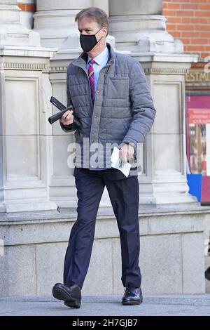 Stephen Timms, Abgeordneter der Labour Party, kommt zu einer Requiem-Messe für den Abgeordneten Sir David Amess in der Westminster Cathedral im Zentrum von London. Bilddatum: Dienstag, 23. November 2021. Stockfoto