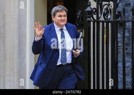 Downing Street, London, Großbritannien. 23rd. November 2021. Kit Malthouse, MP, Staatsminister für Kriminalität und Polizei. Die Minister verlassen heute das Kabinettstreffen in der Downing Street. Kredit: Imageplotter/Alamy Live Nachrichten Stockfoto