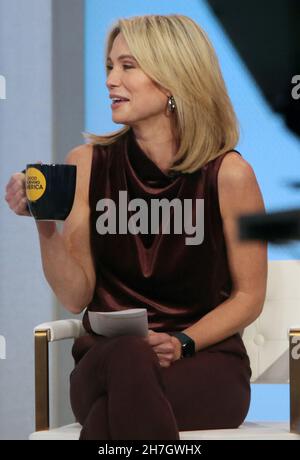 NEW YORK, NY- November 22: Amy Robach am Set von Good Morning America in New York City am 22. November 2021. Kredit: RW/MediaPunch Stockfoto