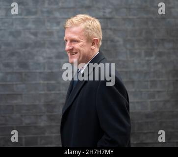 Downing Street, London, Großbritannien. 23. November 2021. Oliver Dowden CBE-Abgeordneter, Minister ohne Portfolio in der Downing Street zu einem wöchentlichen Kabinettstreffen. Quelle: Malcolm Park/Alamy Live News. Stockfoto