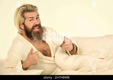 Genießen Sie den morgendlichen Kaffee. Start in den Tag mit gutem Kaffee. Gourmet-Espresso. Der Körper wurde der wesentlichen Komponente für eine gute Gesundheit und Energie beraubt Stockfoto