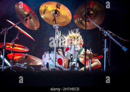 LONDON, LONDON STADIUM, JUNI 23rd 2018: Taylor Hawkins, Schlagzeuger der amerikanischen Band Foo Fighters, tritt live auf der Bühne der „Concrete and Gold“ Welttournee 2017/2018 auf Stockfoto