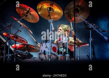 LONDON, LONDON STADIUM, JUNI 23rd 2018: Taylor Hawkins, Schlagzeuger der amerikanischen Band Foo Fighters, tritt live auf der Bühne der „Concrete and Gold“ Welttournee 2017/2018 auf Stockfoto