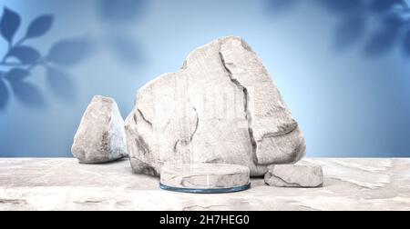 Pedastal aus Marmorstein. Podium aus Marmor mit einigen Felsen im Hintergrund mit blauer Ebene Wand. 3D Rendern. Stockfoto