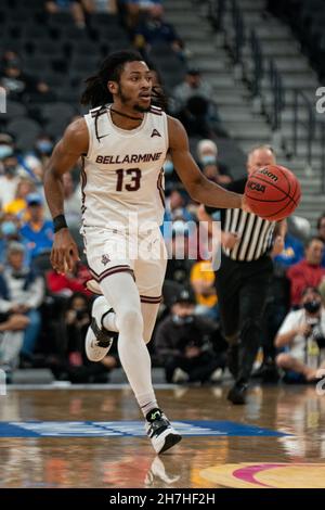 Bellarmine Knights Wache Dylan Penn (13) bringt den Ball auf den Platz während eines NCAA-Basketballspiels gegen die UCLA Bruins, Montag, 22. November 2021, in Stockfoto