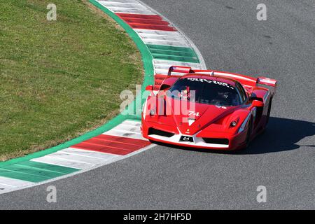 Scarperia, Mugello - 19. November 2021: Ferrari FXX im Einsatz auf der Rennstrecke von Mugello während der Ferrari World Finals 2021 in italien. Stockfoto