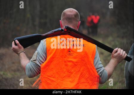 FRANKREICH. UM UNFÄLLE ZU VERMEIDEN, LOTEN DIE JÄGER JEDES JAHR MEHRERE AKTIONEN VON ABOUUT SECURITY. Stockfoto