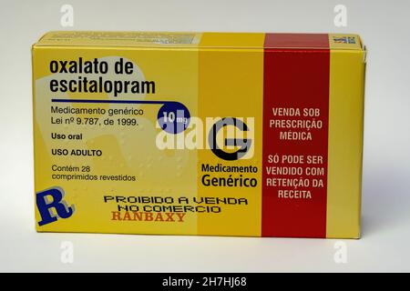 Cassilandia, Mato Grosso do Sul, Brasilien - 11 20 2021: Box mit Escitalopram Oxalat in portugiesischer brasilianischer psychiatrischer Medizin Stockfoto