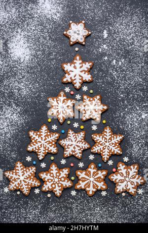 weihnachtsbaum aus hausgemachten Lebkuchengebäck Stockfoto