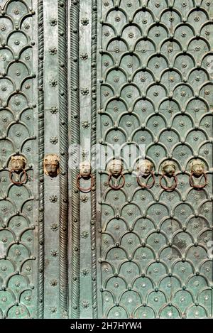 Tür des Hauptportals, Markusdom, Piazza San Marco, Venedig, Italien Stockfoto