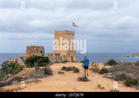 Għajn Tuffieħa Tower ein Wahrzeichen Wachturm im Jahr 1637 mit Blick auf Tuffieħa Bay in Malta, Europa Stockfoto