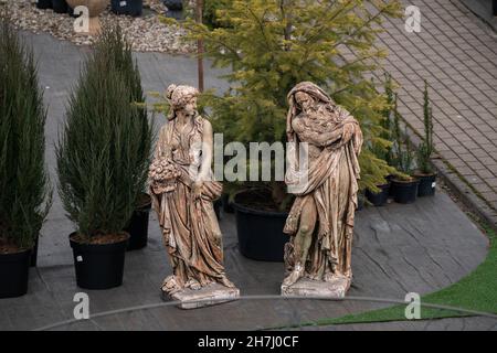 Mann und Frau Gartenstatue Stockfoto