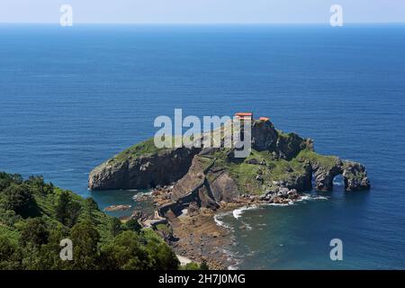 Hermitage von San Juan de Gaztelugatxe, in der Nähe von Bermeo, Biosphärenreservat Urdaibai, Baskenland, Spanien Stockfoto