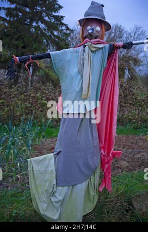 Eine Hexenscheuche in einer Schreberglage auf den Sussex South Downs Stockfoto