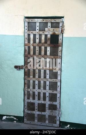 Türen für Frauengefängnisse Stockfoto