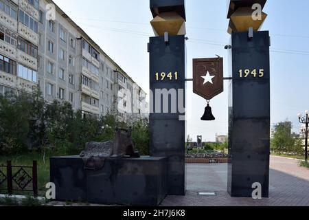 Denkmal für die Soldaten der Region Touimaada (um Jakutsk), die während des zweiten Weltkrieges getötet wurden. Stockfoto