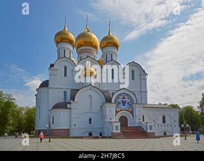 Kathedrale von Jaroslawl, UNESCO-Weltkulturerbe, Wolga, Goldener Ring, Gebiet von Jaroslawl, Russland, Europa Stockfoto