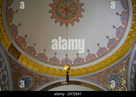 Istanbul, Türkei - November 2021: Details des Kaiserlichen Rathauses am Divan-Platz im Topkapi-Palast. Stockfoto