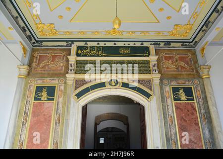 Istanbul, Türkei - 2021. November: Details zum Felicity-Tor im Topkapi-Palast. Stockfoto