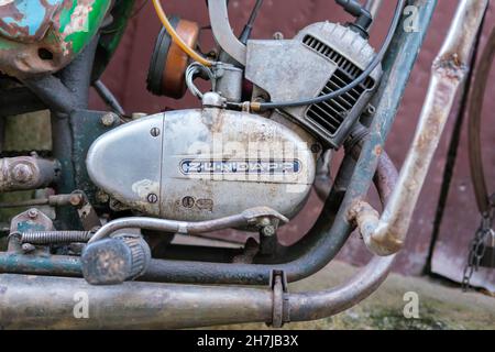 Castelo Branco, Portugal - November 22 2021: Zundapp Motorrad 50cc Benzinmotor aus nächster Nähe Stockfoto