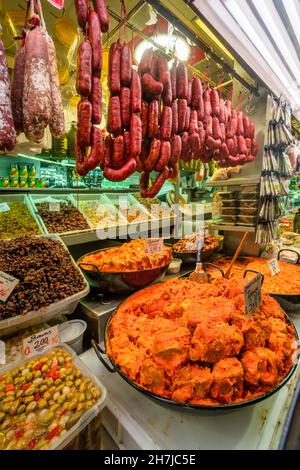 Mercado Central de Atarazanas, traditionelle Markthalle mit einer großen Auswahl an Speisen und Tapas-Bars, Malaga, Costa del Sol, Provinz Malaga, Andalus Stockfoto