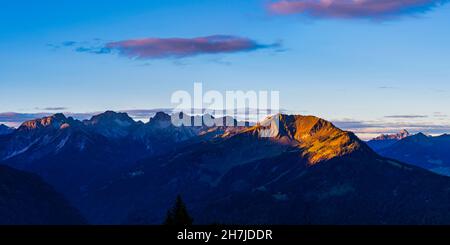 Panorama von Rubihorn, 1957m, nach Fellhorn, 2038m, und Söllereck, 1706m, Allgäuer Alpen, Allgäu, Bayern, Deutschland, Europa Stockfoto