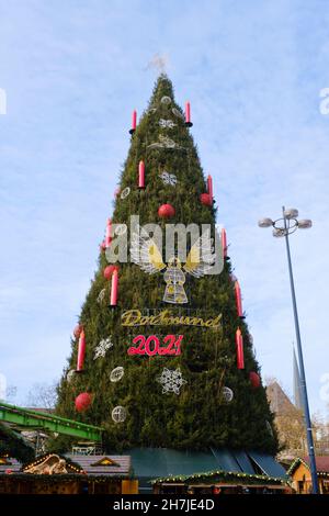 Großer Weihnachtsbaum Auf Dem Weihnachtsmarkt Dortmund Stockfoto