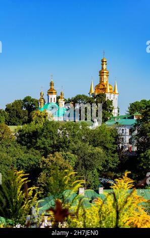 Kirche der Geburt der Jungfrau, Glockenturm an den Far Caves, Kiewer Höhlenkloster, Kiewer Pechersk Lavra, Kiew, Ukraine. Stockfoto