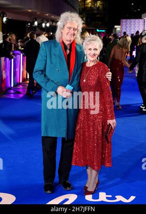 Brian May und Anita Dobson nehmen an der ITV Palooza in der Royal Festival Hall, Southbank Centre, London, Teil. Bilddatum: Dienstag, 23. November 2021. Stockfoto