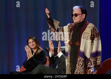 Rom, Italien. 23rd. November 2021. Cristiano Malgioglio nimmt an der fünften Folge der Maurizio Costanzo Show im Studi De Paolis Teil. (Foto: Mario Cartelli/SOPA Images/Sipa USA) Quelle: SIPA USA/Alamy Live News Stockfoto