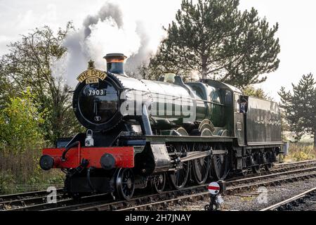 Modifizierte Hall-Klasse Nr. 7903 Foremarke Hall, am Bahnhof Toddington Stockfoto