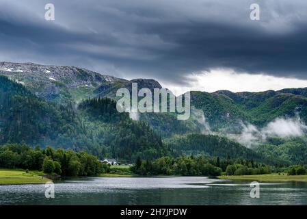 Landschaft zwischen Grong und der Insel Leka, Norwegen Stockfoto