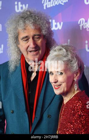 London, Großbritannien. 23. November 2021. Brian May und Anita Dobson nehmen an der ITV Palooza in der Royal Festival Hall, Southbank Centre, London, Teil. Bilddatum: Dienstag, 23. November 2021. Bildnachweis sollte lauten: Matt Crossick/Empics/Alamy Live News Stockfoto