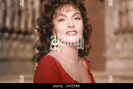 GINA LOLLOBRIGIDA die italienische Filmschauspielerin aas Esmeralda in dem Film der Glöckner von Notre Dame von 1956 der Alliierten Künstler Stockfoto