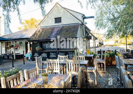 Cambridge, Cambridgeshire, Großbritannien – November 2021. Das Äußere der Garden Bar am Ufer des Flusses Cam in Jesus Green Stockfoto