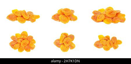 Orange getrocknete Aprikosen Haufen isoliert auf weißem Hintergrund gesetzt. Stockfoto