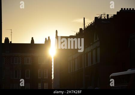Einige Fotos, die während eines Nachmittagsspaziergangs durch den schönen Stadtteil Kensington und Chelsea im Herbst in London aufgenommen wurden. Stockfoto