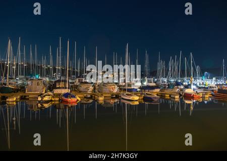 Kinsale, Co. Cork bei Nacht Stockfoto