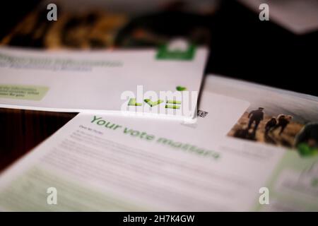 Der britische Versicherer LV=, bekannt als Liverpool Victoria, schreibt an die Mitglieder wegen der Abstimmung über die geplante Übernahme von £530 Millionen durch die US-Private-Equity-Gruppe Bain Capital. Stockfoto